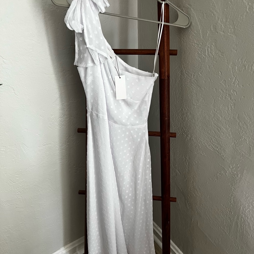 White Lightweight Dress NWT • Sugarlips